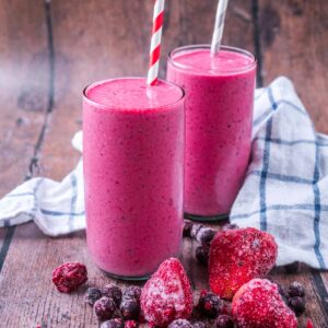 How to make a smoothie with frozen fruit